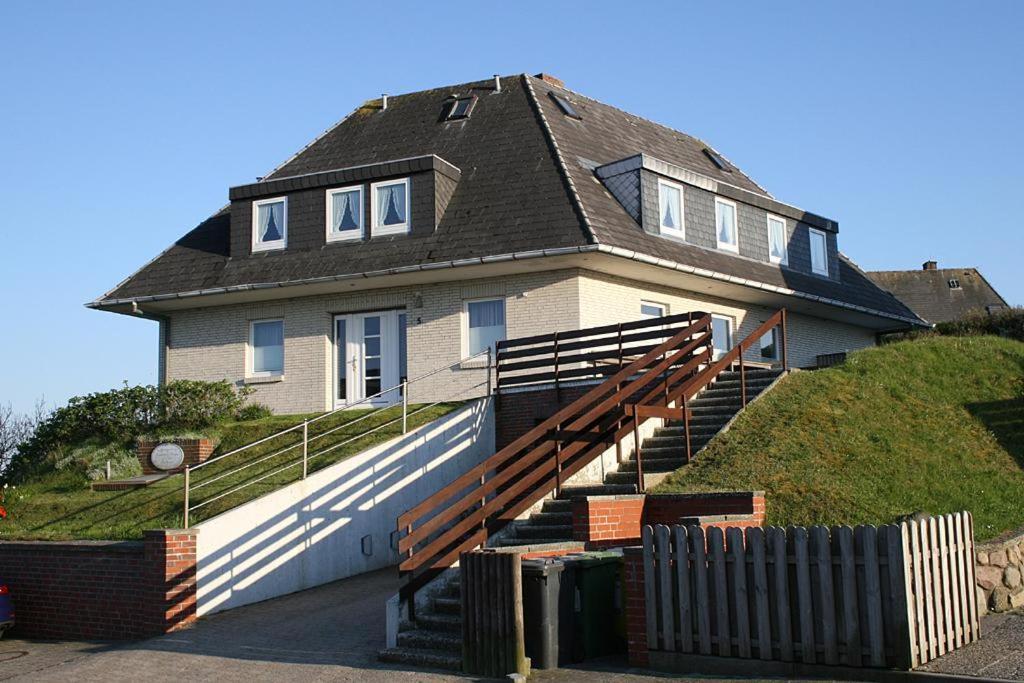Hüs Auert Tharep, 2 *