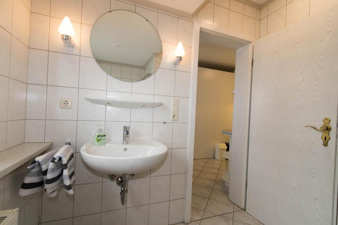Hüs Auert Tharep, 2 *